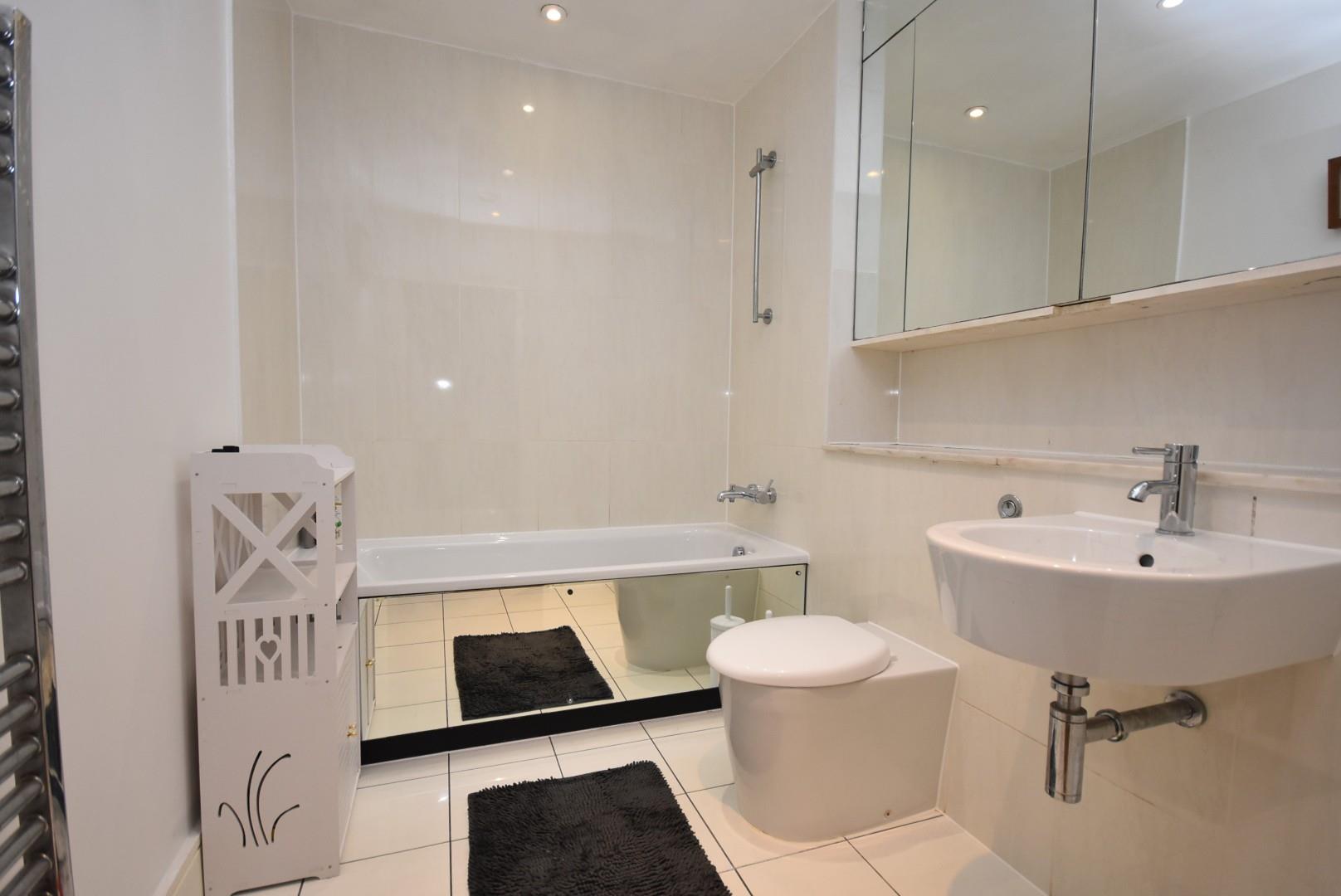 21 Courtlands, Hayes Point, Sully, CF63 2PN